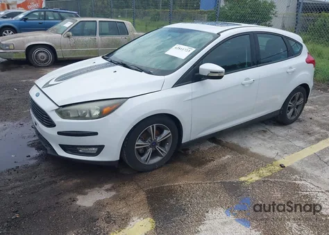 2016 Ford Focus Se z USA, uszkodzony, nr VIN 1FADP3KE2GL323911